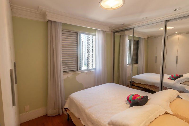 VENDE-SE APT COMPACTO REFORMADO NO CORAÇÃO DO ITAIM BIBI – 41M2 COM 1 VAGA Rua Professor Tamandaré Toledo São Paulo - 