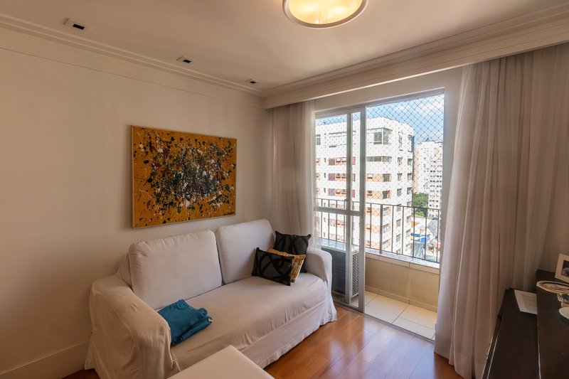 VENDE-SE APT COMPACTO REFORMADO NO CORAÇÃO DO ITAIM BIBI – 41M2 COM 1 VAGA Rua Professor Tamandaré Toledo São Paulo - 