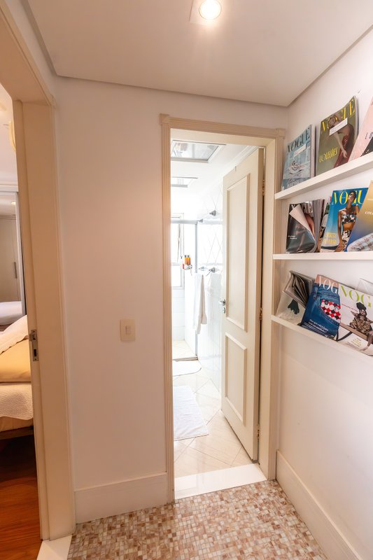 VENDE-SE APT COMPACTO REFORMADO NO CORAÇÃO DO ITAIM BIBI – 41M2 COM 1 VAGA Rua Professor Tamandaré Toledo São Paulo - 