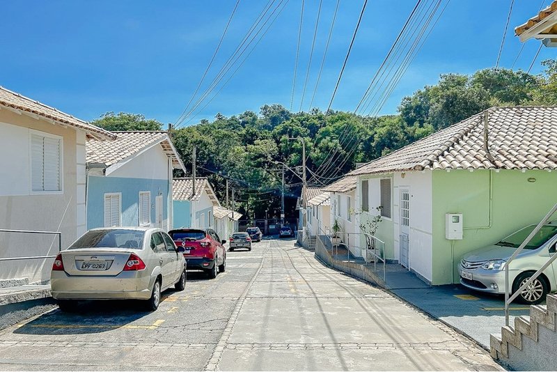 Casa Á VENDA, 118m - 3 Dorm. 1 Suíte - R$ 392.000 - Res. Solar dos Pinheiros -  Sorocaba Rua Ramon Haro Martini Sorocaba - 