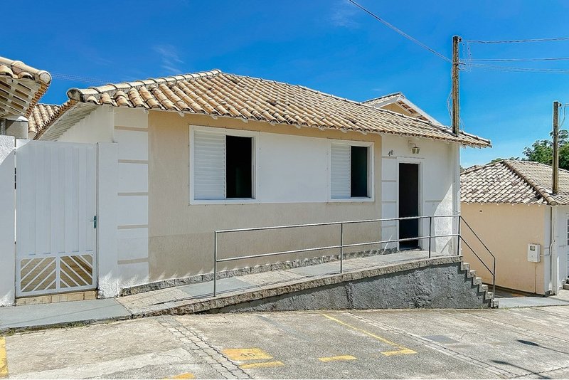 Casa Á VENDA, 118m - 3 Dorm. 1 Suíte - R$ 392.000 - Res. Solar dos Pinheiros -  Sorocaba Rua Ramon Haro Martini Sorocaba - 