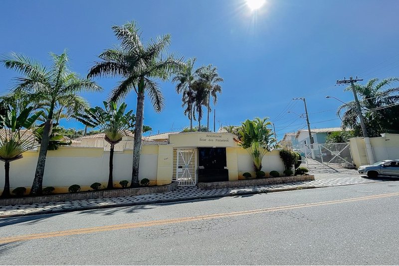 Casa Á VENDA, 118m - 3 Dorm. 1 Suíte - R$ 392.000 - Res. Solar dos Pinheiros -  Sorocaba Rua Ramon Haro Martini Sorocaba - 