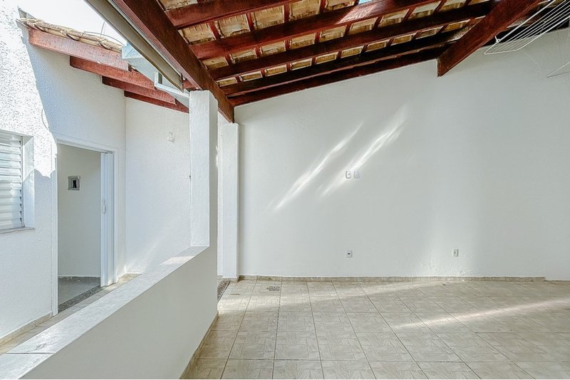 Casa Á VENDA, 118m - 3 Dorm. 1 Suíte - R$ 392.000 - Res. Solar dos Pinheiros -  Sorocaba Rua Ramon Haro Martini Sorocaba - 