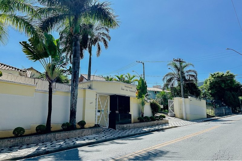 Casa Á VENDA, 118m - 3 Dorm. 1 Suíte - R$ 392.000 - Res. Solar dos Pinheiros -  Sorocaba Rua Ramon Haro Martini Sorocaba - 