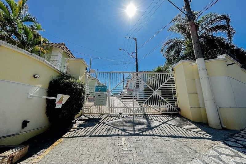 Casa Á VENDA, 118m - 3 Dorm. 1 Suíte - R$ 392.000 - Res. Solar dos Pinheiros -  Sorocaba Rua Ramon Haro Martini Sorocaba - 