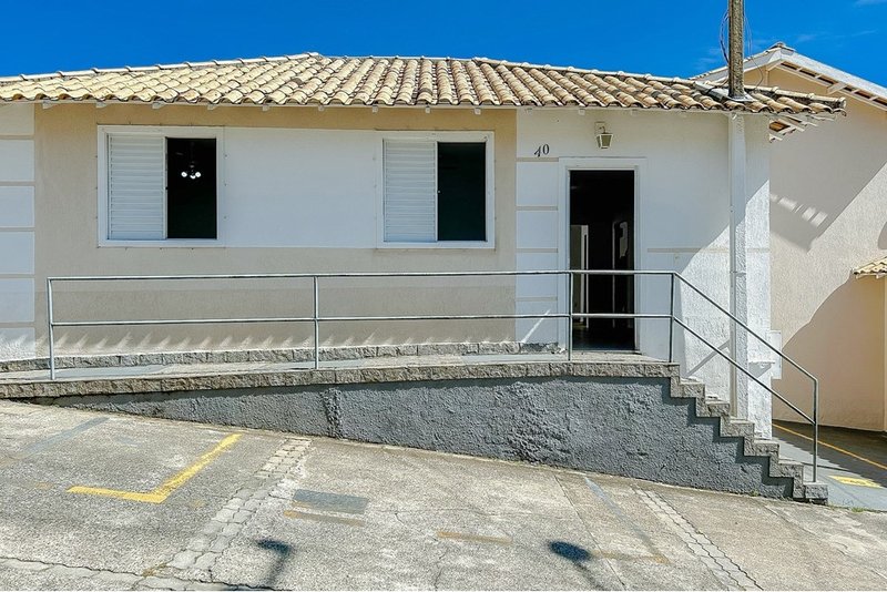 Casa Á VENDA, 118m - 3 Dorm. 1 Suíte - R$ 392.000 - Res. Solar dos Pinheiros -  Sorocaba Rua Ramon Haro Martini Sorocaba - 