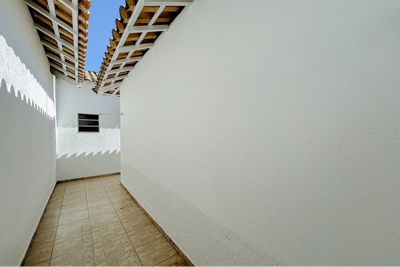 Casa Á VENDA, 118m - 3 Dorm. 1 Suíte - R$ 392.000 - Res. Solar dos Pinheiros -  Sorocaba Rua Ramon Haro Martini Sorocaba - 