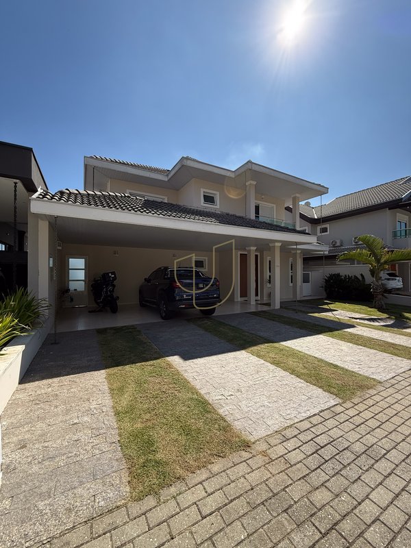 Sobrado com 4 Suítes no Residencial Jaguary - São José dos Campos - 