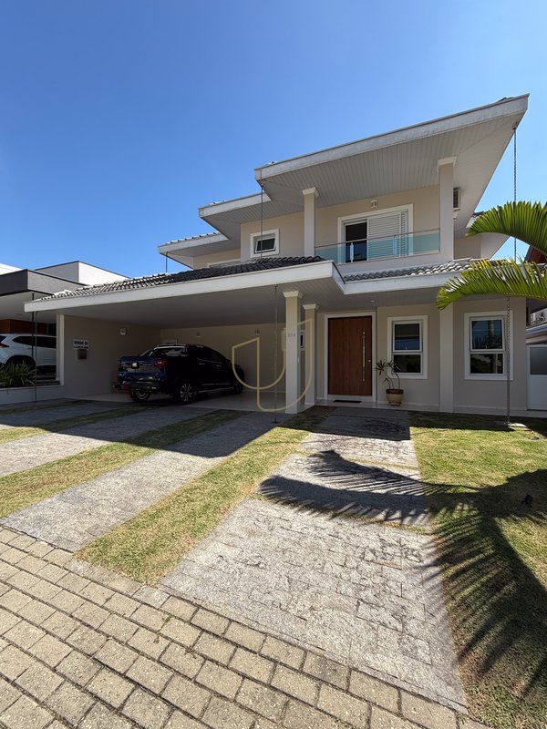 Sobrado com 4 Suítes no Residencial Jaguary - São José dos Campos - 