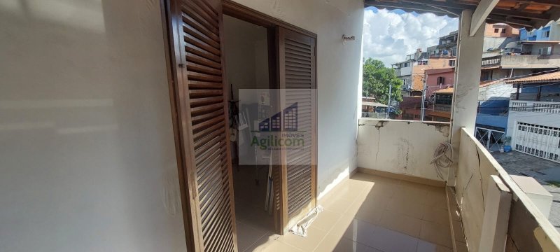 CASA À VENDA EM CAMPO LIMPO COM 5 DORMITÓRIOS E GARAGEM PARA 4 CARROS Rua Guanajá São Paulo - 
