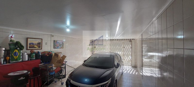 CASA À VENDA EM CAMPO LIMPO COM 5 DORMITÓRIOS E GARAGEM PARA 4 CARROS Rua Guanajá São Paulo - 