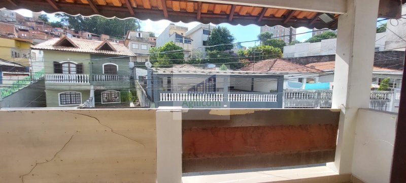 CASA À VENDA EM CAMPO LIMPO COM 5 DORMITÓRIOS E GARAGEM PARA 4 CARROS Rua Guanajá São Paulo - 