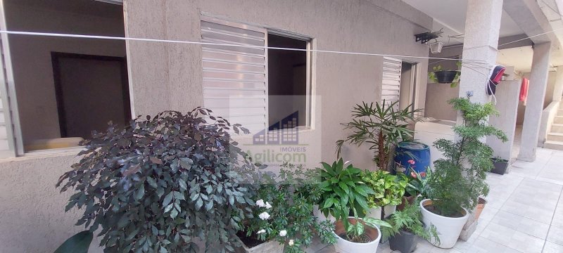 CASA À VENDA EM CAMPO LIMPO COM 5 DORMITÓRIOS E GARAGEM PARA 4 CARROS Rua Guanajá São Paulo - 