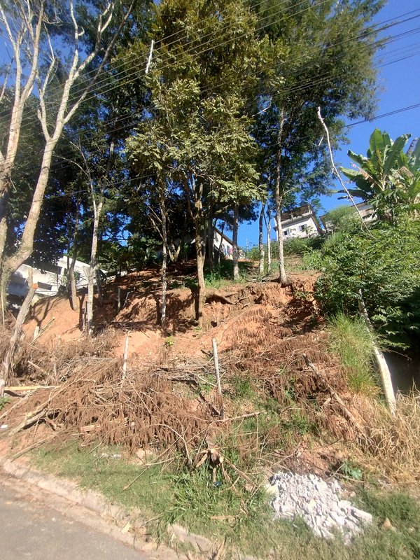 Terreno à venda no centro de Igaratá, próximo à represa - Igaratá - 