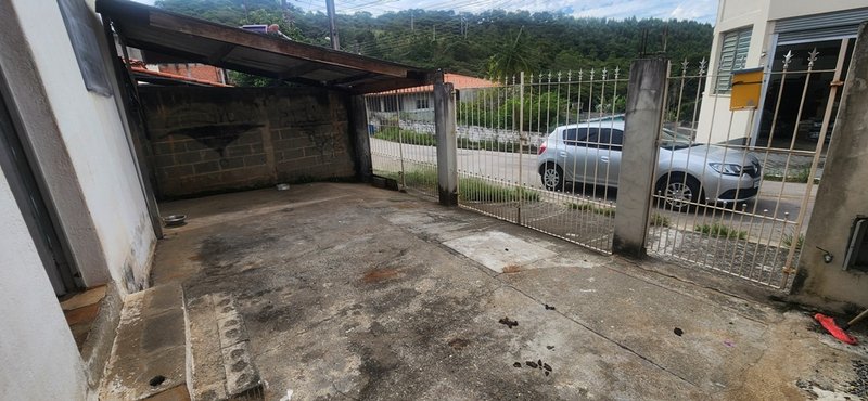 Casa à venda no centro de Igaratá  Igaratá - 