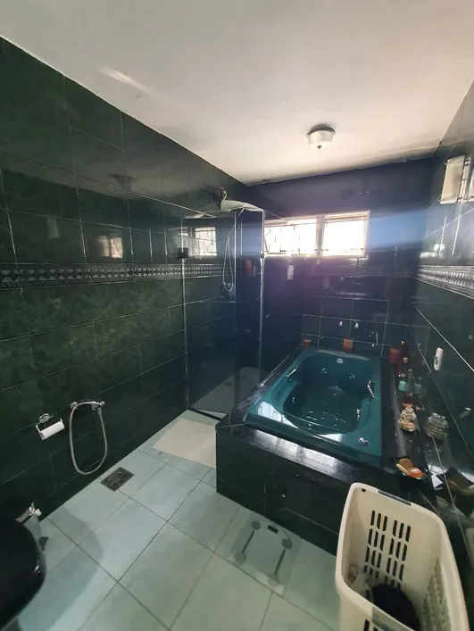 Casa Esquina - 4 Qts. - 02 Suítes - 03 Vgs. - 387m² área construída - R$ 1.300mi Rua Vicenzo Masi Belo Horizonte - 