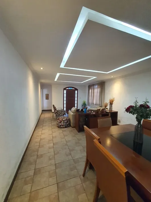 Casa Esquina - 4 Qts. - 02 Suítes - 03 Vgs. - 387m² área construída - R$ 1.300mi Rua Vicenzo Masi Belo Horizonte - 