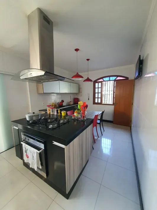 Casa Esquina - 4 Qts. - 02 Suítes - 03 Vgs. - 387m² área construída - R$ 1.300mi Rua Vicenzo Masi Belo Horizonte - 