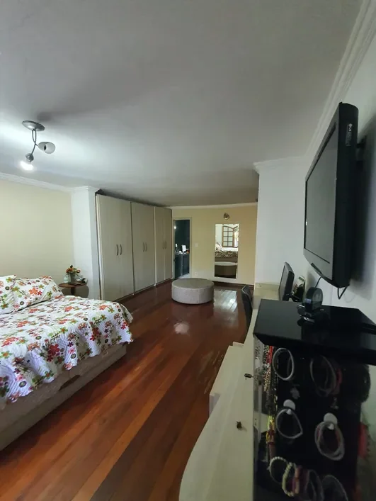 Casa Esquina - 4 Qts. - 02 Suítes - 03 Vgs. - 387m² área construída - R$ 1.300mi Rua Vicenzo Masi Belo Horizonte - 