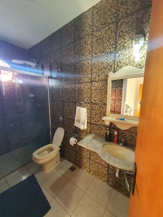 Casa Esquina - 4 Qts. - 02 Suítes - 03 Vgs. - 387m² área construída - R$ 1.300mi Rua Vicenzo Masi Belo Horizonte - 