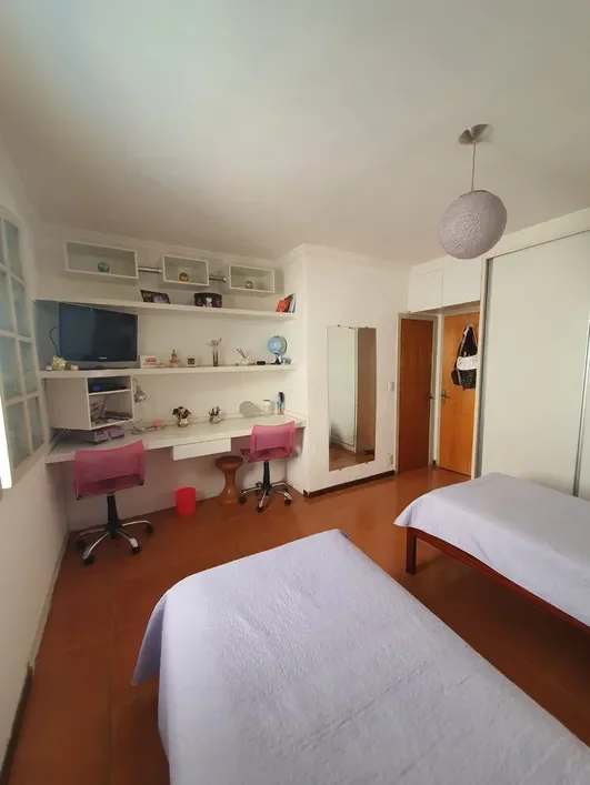 Casa Esquina - 4 Qts. - 02 Suítes - 03 Vgs. - 387m² área construída - R$ 1.300mi Rua Vicenzo Masi Belo Horizonte - 