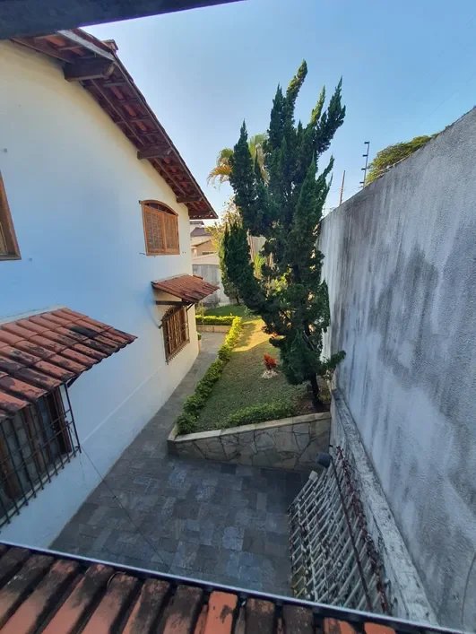 Casa Esquina - 4 Qts. - 02 Suítes - 03 Vgs. - 387m² área construída - R$ 1.300mi Rua Vicenzo Masi Belo Horizonte - 