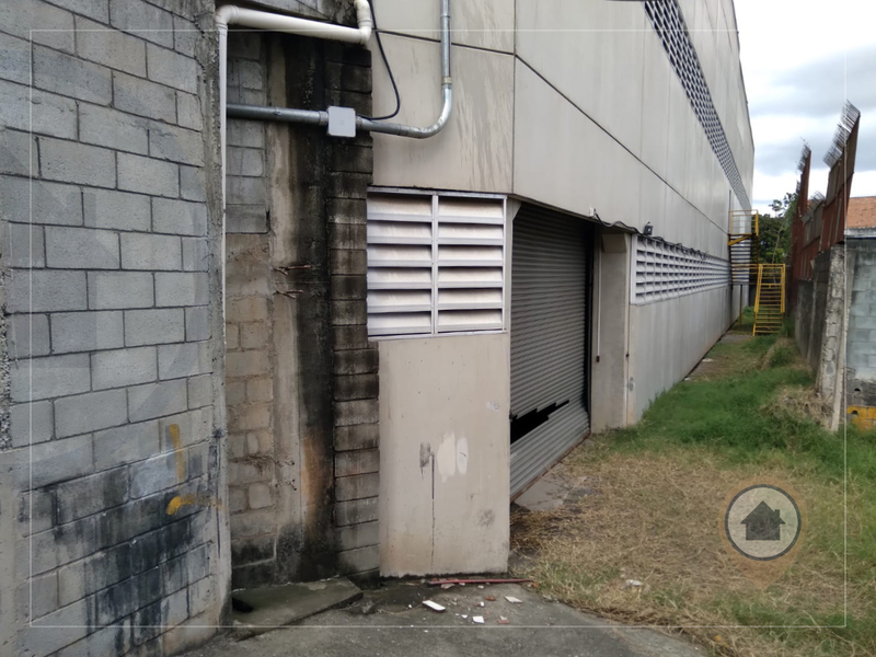 GALPÃO À VENDA COM 13.000 M² DE TERRENO | 8.000 M² CONSTRUÍDO | JARDIM STO AFONSO - GRU! - Guarulhos - 