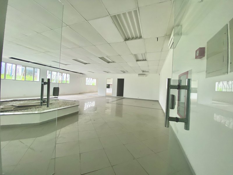 GALPÃO DE 4.400m2 EM GUARULHOS DISPONÍVEL PARA LOCAÇÃO!! - Guarulhos - 