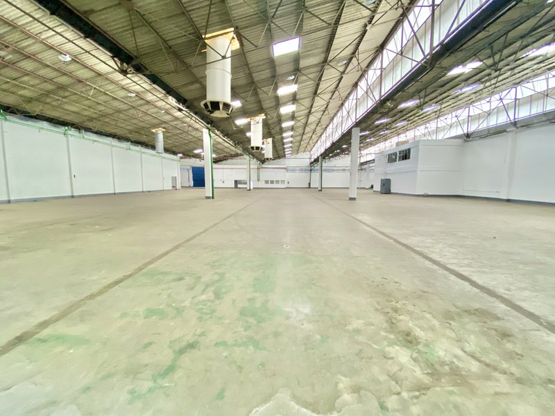 GALPÃO DE 4.400m2 EM GUARULHOS DISPONÍVEL PARA LOCAÇÃO!! - Guarulhos - 