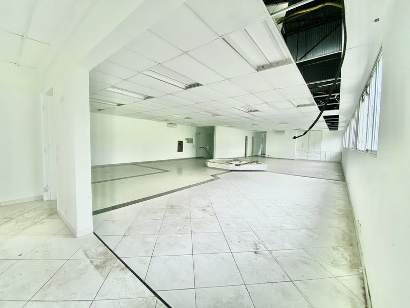 GALPÃO DE 4.400m2 EM GUARULHOS DISPONÍVEL PARA LOCAÇÃO!! - Guarulhos - 