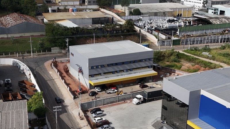 GALPÃO DE 1.300m2 EM ARUJÁ DISPONÍVEL PARA LOCAÇÃO!! - Arujá - 