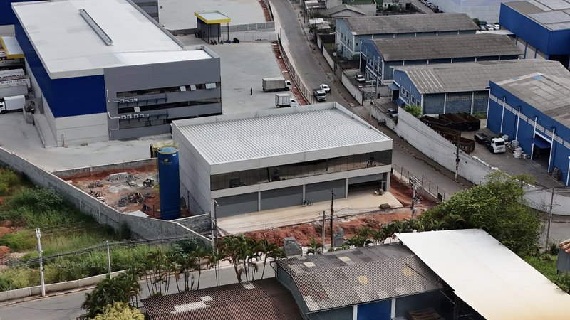 GALPÃO DE 1.300m2 EM ARUJÁ DISPONÍVEL PARA LOCAÇÃO!! - Arujá - 