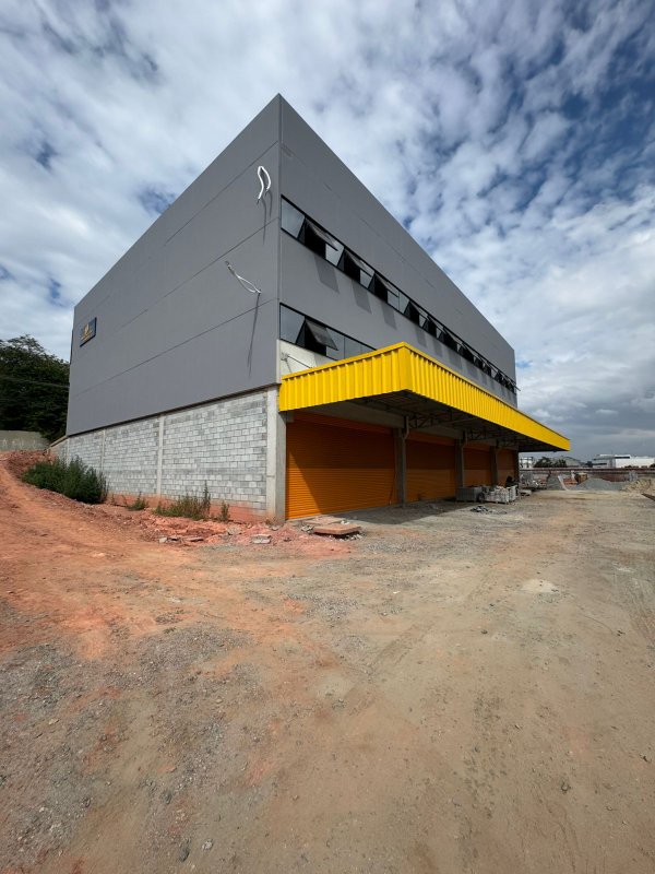 GALPÃO DE 1.300m2 EM ARUJÁ DISPONÍVEL PARA LOCAÇÃO!! - Arujá - 
