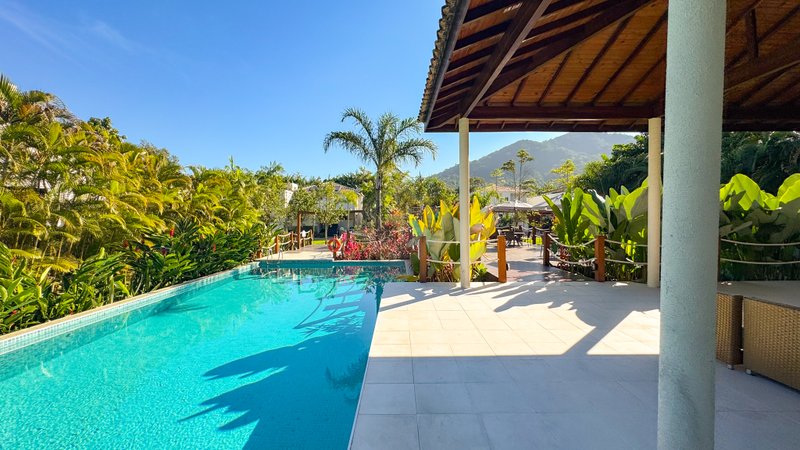 Casa em Condomínio na Praia de Juquehy - À VENDA - São Sebastião - 