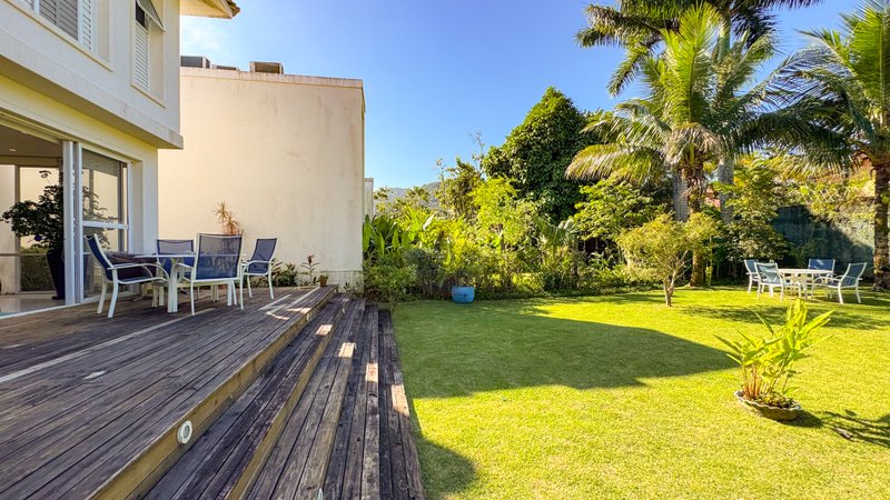 Casa em Condomínio na Praia de Juquehy - À VENDA - São Sebastião - 