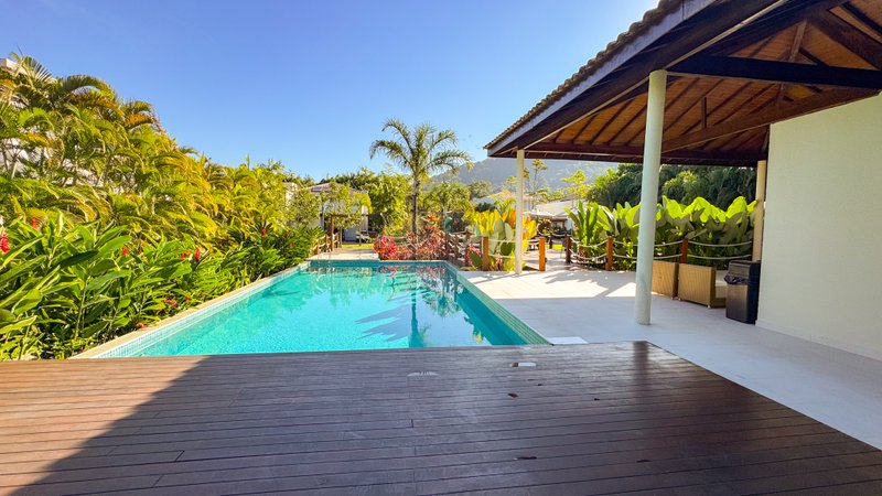 Casa em Condomínio na Praia de Juquehy - À VENDA - São Sebastião - 