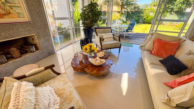 Casa em Condomínio na Praia de Juquehy - À VENDA - São Sebastião - 