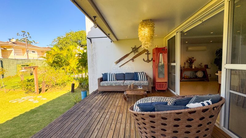 Casa em Condomínio na Praia de Juquehy - À VENDA - São Sebastião - 