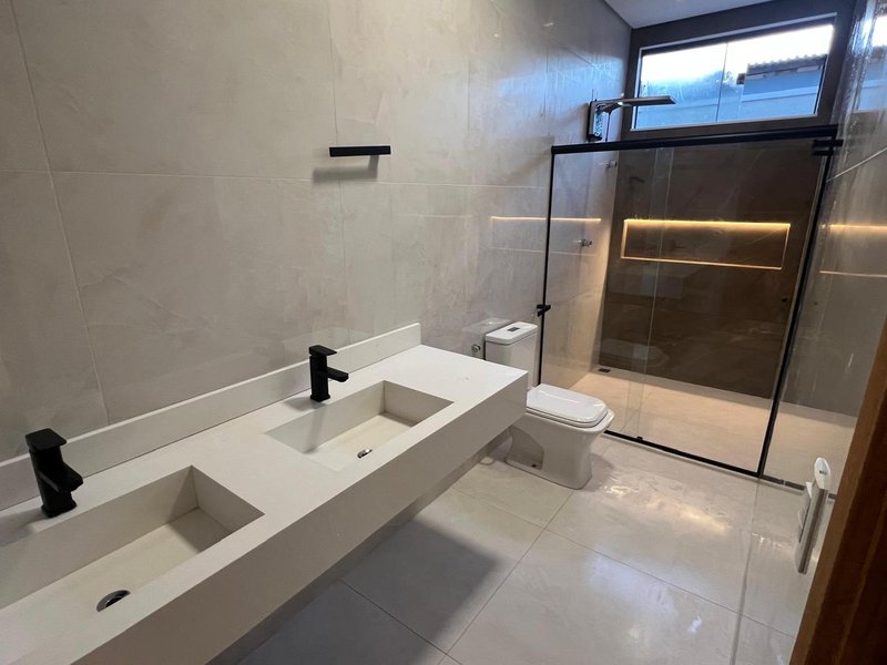 Linda casa no Jardim América em Eunápolis Avenida América  Eunápolis - 