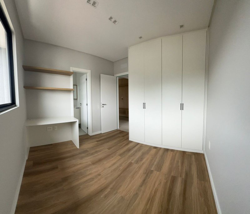 Alugo lindo apartamento semi mobiliado, no bairro Fazenda! Rua João Wollinger Itajaí - 