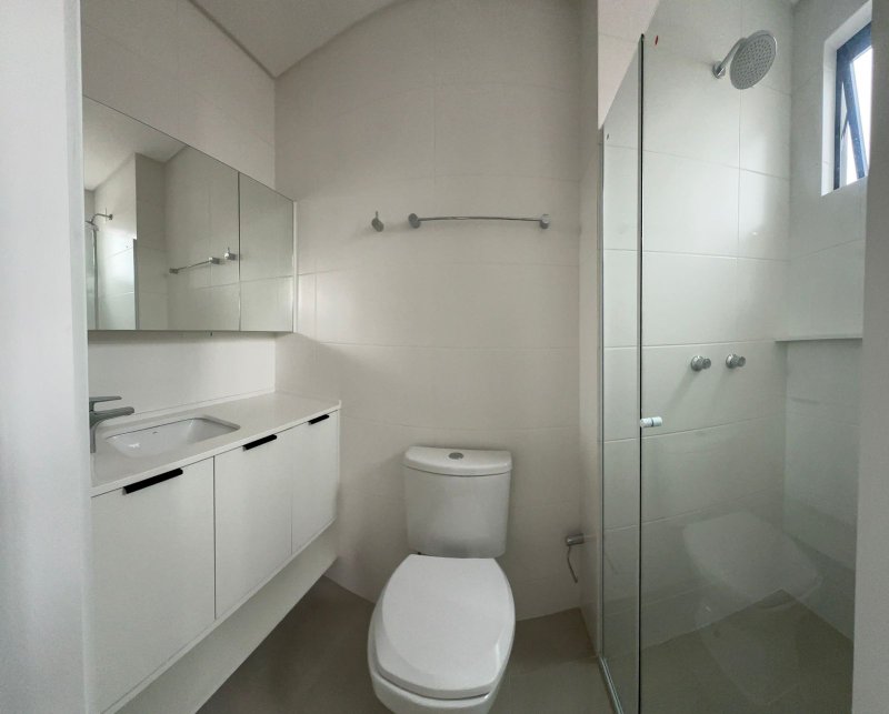 Alugo lindo apartamento semi mobiliado, no bairro Fazenda! Rua João Wollinger Itajaí - 