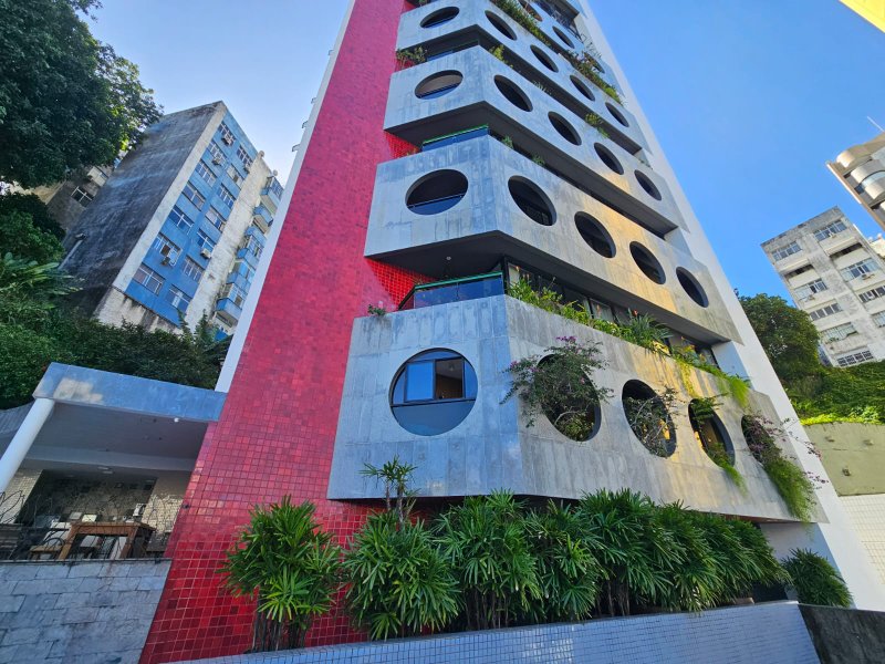 APARTAMENTO 4 QUARTOS 2 SUÍTES LAVABO NASCENTE 2 GARAGENS PISCINA QUADRA À VENDA NA GRAÇA! Rua Djalma Ramos Salvador - 