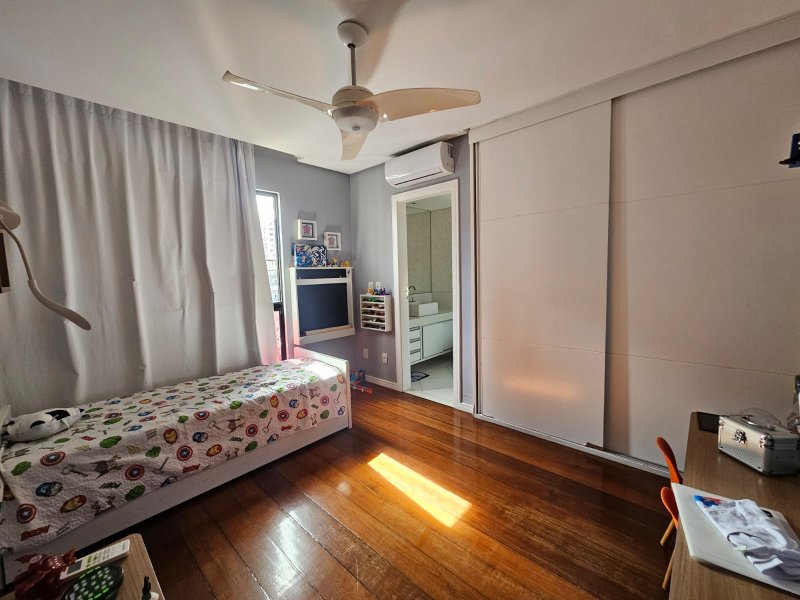 APARTAMENTO 4 QUARTOS 2 SUÍTES LAVABO NASCENTE 2 GARAGENS PISCINA QUADRA À VENDA NA GRAÇA! Rua Djalma Ramos Salvador - 
