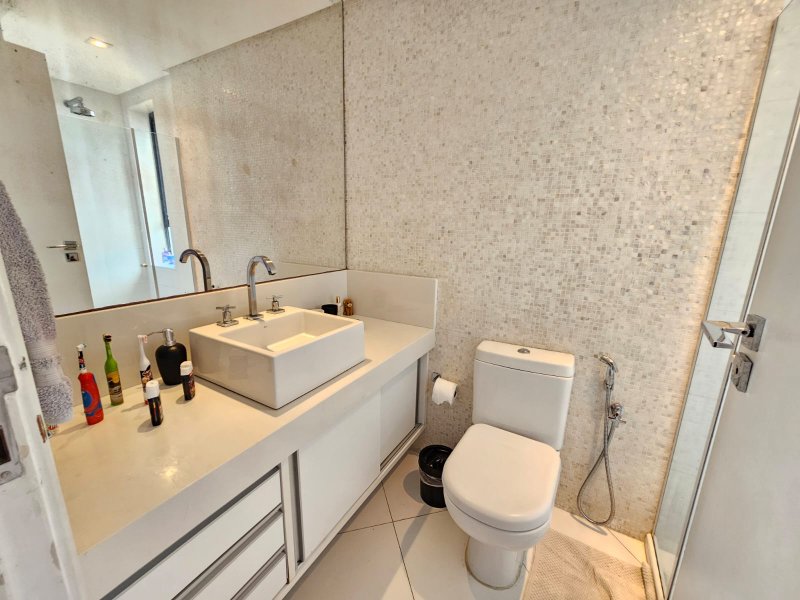 APARTAMENTO 4 QUARTOS 2 SUÍTES LAVABO NASCENTE 2 GARAGENS PISCINA QUADRA À VENDA NA GRAÇA! Rua Djalma Ramos Salvador - 