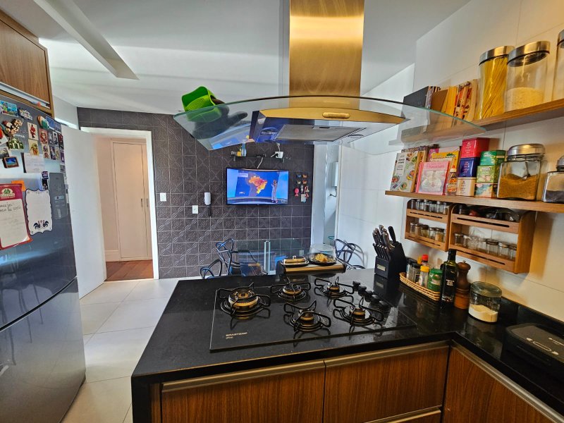 APARTAMENTO 4 QUARTOS 2 SUÍTES LAVABO NASCENTE 2 GARAGENS PISCINA QUADRA À VENDA NA GRAÇA! Rua Djalma Ramos Salvador - 