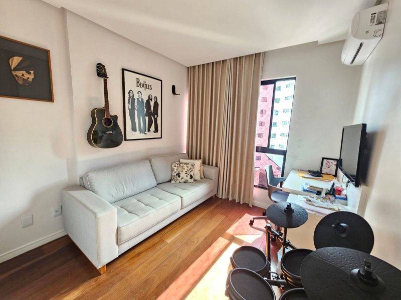 APARTAMENTO 4 QUARTOS 2 SUÍTES LAVABO NASCENTE 2 GARAGENS PISCINA QUADRA À VENDA NA GRAÇA! Rua Djalma Ramos Salvador - 