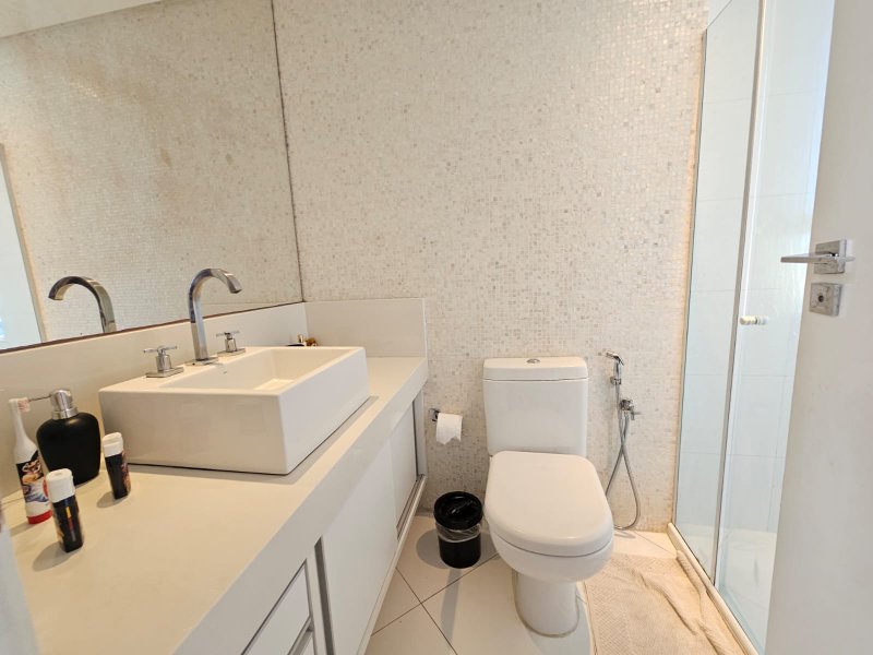 APARTAMENTO 4 QUARTOS 2 SUÍTES LAVABO NASCENTE 2 GARAGENS PISCINA QUADRA À VENDA NA GRAÇA! Rua Djalma Ramos Salvador - 
