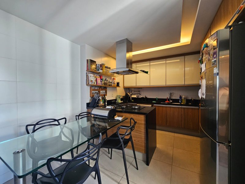 APARTAMENTO 4 QUARTOS 2 SUÍTES LAVABO NASCENTE 2 GARAGENS PISCINA QUADRA À VENDA NA GRAÇA! Rua Djalma Ramos Salvador - 