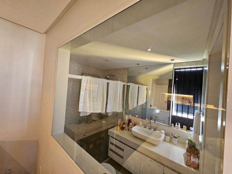 APARTAMENTO 4 QUARTOS 2 SUÍTES LAVABO NASCENTE 2 GARAGENS PISCINA QUADRA À VENDA NA GRAÇA! Rua Djalma Ramos Salvador - 