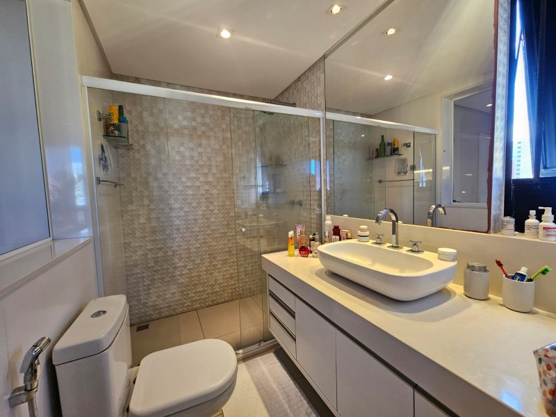 APARTAMENTO 4 QUARTOS 2 SUÍTES LAVABO NASCENTE 2 GARAGENS PISCINA QUADRA À VENDA NA GRAÇA! Rua Djalma Ramos Salvador - 